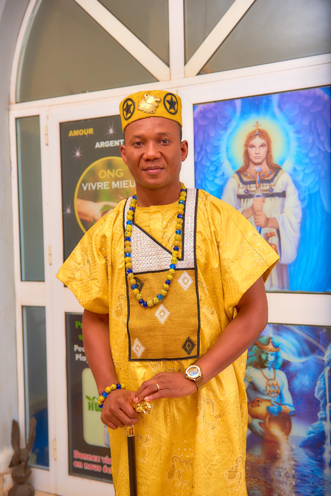 Rabbi TAN en tenue traditionnelle béninoise